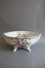 Coupe sur pieds en faïence de