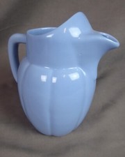 PICHET ancien en faïence, de SAINT-UZE. Bleu.