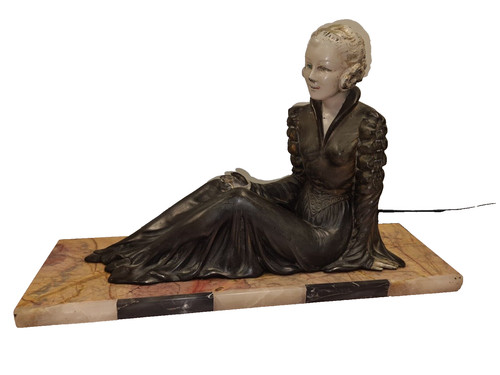 Statue femme régule sur - femme,