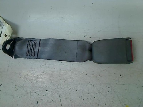 Attache ceinture arriere droit