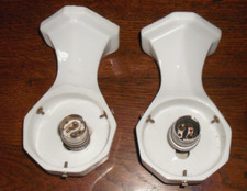 Paire d'appliques salle de bain en porcelaine anciennes