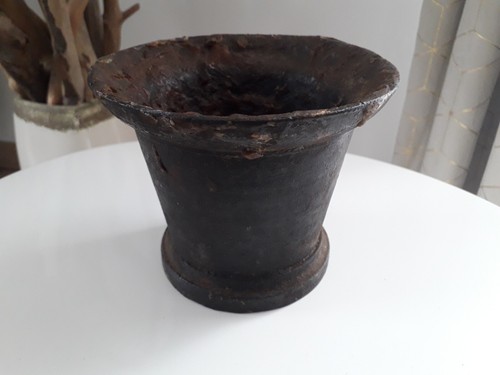 Ancien mortier tronconique pot