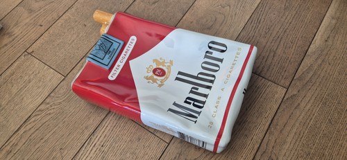 Vide poches marlboro - poches,