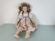 Poupée d'artiste poupée en porcelaine 68 cm. Excellent état