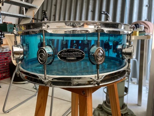 Rare caisse claire acrylique