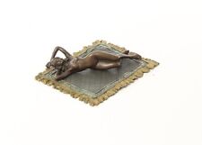 Sculpture Femme nue sur un