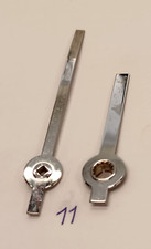 Jeu d'aiguilles de pendule forme baton, laiton couleur nickelée 57x35mm