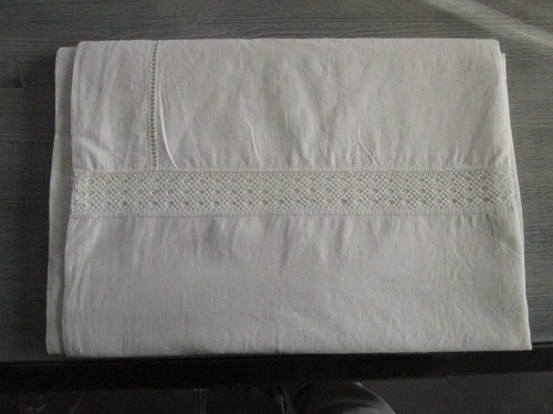 Drap ancien brodé