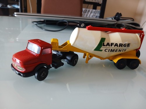 Camion mercedes citerne a - +citerne,