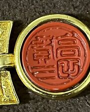 Rare Bracelet Kenzo métal doré incrustation résine rouge au décor japonais