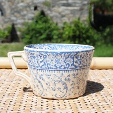 Ancienne tasse à café en faïence de Digoin & Sarreguemines modèle Arabesque