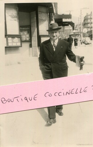 Photo homme dans une rue - d'un,