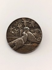 Belle broche médaille deux - belle,