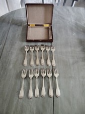 12 cuillères à desserts gâteaux anciennes métal argenté poinçon M.G et cloche