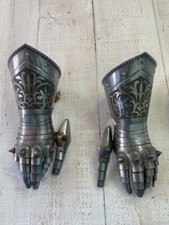 Paire de gants d'armure médievale en métal