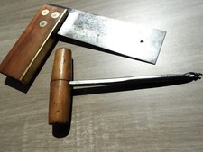 collection outils :2 anciens outils equerre laiton et bois ,et vrille
