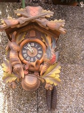 Coucou Forêt Noire en bois ancien sculpté , horloge murale mécanique