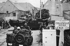 Photo WW2 - France 44 - Les Américains en Jeep à Colleville/Mer