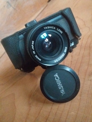 Appareil photo noir yashica - ,