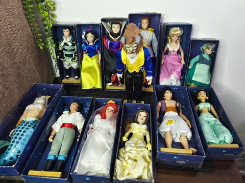 Lot poupées disney - lot,