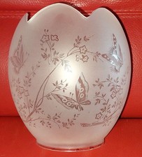 ABAT JOUR TULIPE GLOBE POUR LAMPE PETROLE HUILE CRISTAL SAINT LOUIS ? BACCARAT ?