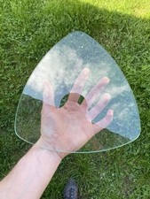 Plateau table ou étagère en verre transparent triangulaire triangle vintage