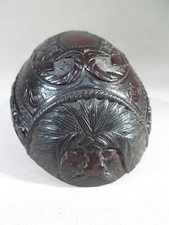 ANCIENNE DEMI NOIX DE COCO SCULPTE AMOUR FIDELITE ECUSSON CHIEN COEUR EMPIRE