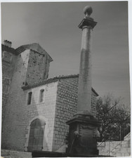 France, Denise Bellon, fontaine de village Vintage silver print.Denise Bellon,