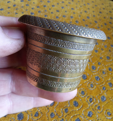 Ancien petit pot - pot,, en