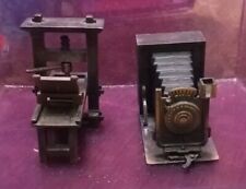 2 Taille Crayons anciens Metal : Appareil Photo et Machine à Imprimer Vintage