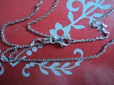 Chaîne en argent massif avec poinçon, chaîne sautoir de 90 cm. Bon état. 