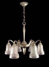 HETTIER & VINCENT : LUSTRE ART DÉCO EN BRONZE & TULIPES EN VERRE MOULÉ-PRESSÉ