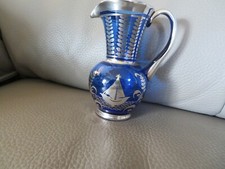 ancien petit pichet en verre émaillé argent décor de vase et de fleur