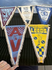 Lot 5 fanions football vintage
