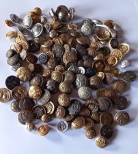 LOT DE BOUTONS  EN METAL BLASONS UKRAINE  ET DIVERS