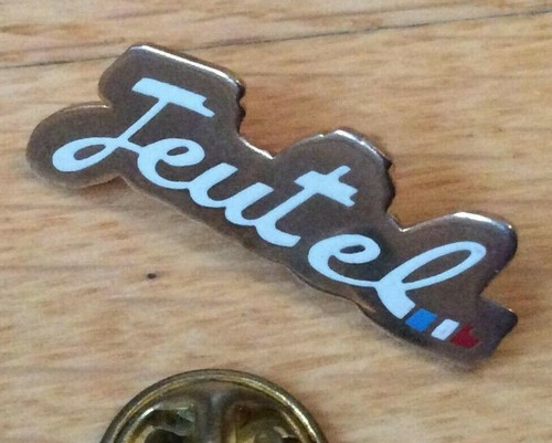 Pin lapel pins vintage - pin's, jeux