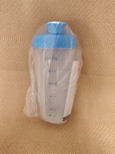 Tupperware large shaker - large, 23