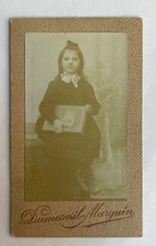 PHOTOGRAPHIE CDV CIRCA 1900 DUMESNIL MARGUIN VINCENNES (94) JEUNE FILLE LIVRE