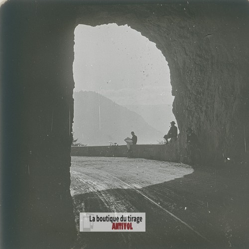 Cyclistes tunnel montagne - cyclistes,, tunnel,