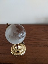 Mappemonde mini globe terrestre verre cristal gravé rotatif sur son pied laiton
