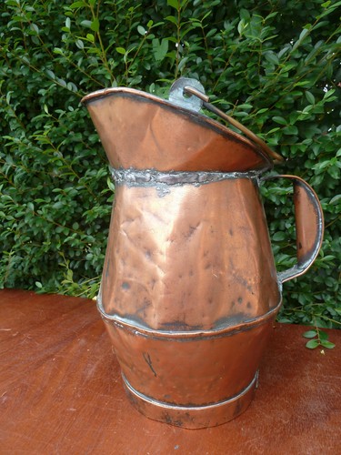 Ancien grand pot - avec, bec