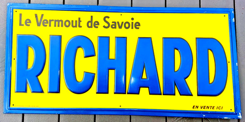 Tôle publicitaire emboutie