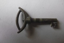 Clé Clef ancienne creuse / serrure meuble armoire tiroir. N° 57