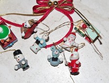 Lot 9 anciens petits bibelots sujets - Noël -  sapin  - bois - vintage