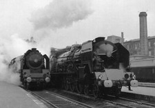 PARIS Nord Loco Pacific 231G 97 en charge Train Rapide 10129 pour Bruxelles 1956