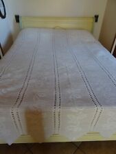 blanc cassé   beau  ,grand dessus de lit art/déco  lit en 160 grand canapé etc.