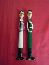 STYLOS - PUB BAR - PERRIER - VITTEL GARÇON DE CAFÉ