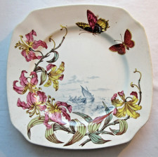 Assiette carrée polychrome, Lunéville, Art Nouveau: Orchidées, Papillons, Bateau