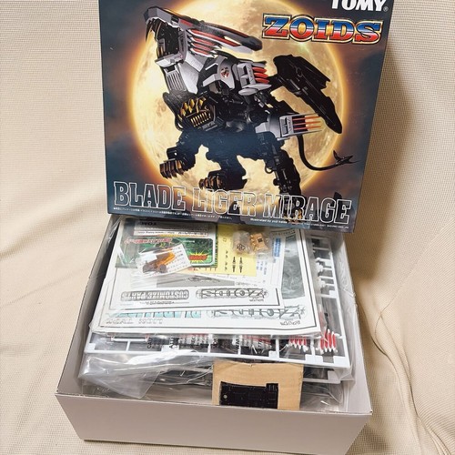 Modèle plastique takara tomy - plastique,