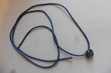 Pendentif rond Lalique plaqué or serti cabochon verre cristal bleu + cordon soie